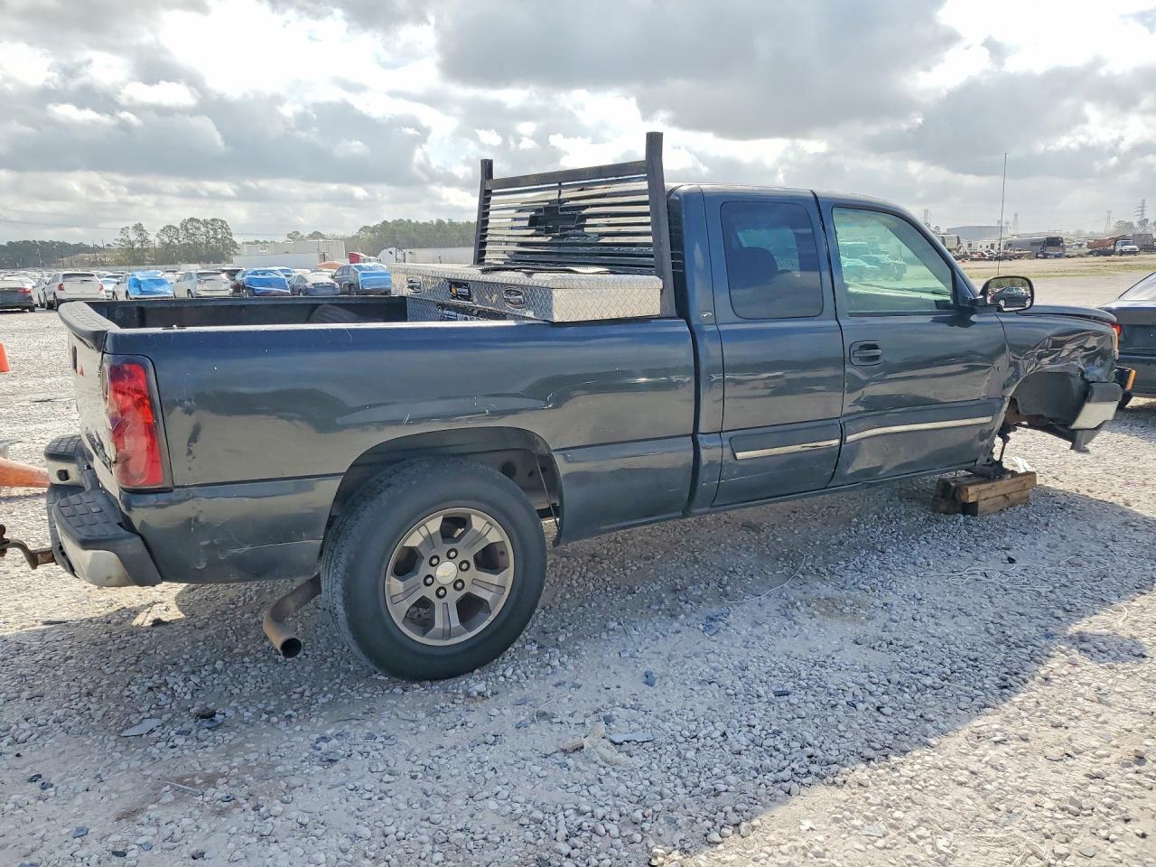 2004 Chevrolet Silverado C1500 - Фото 3