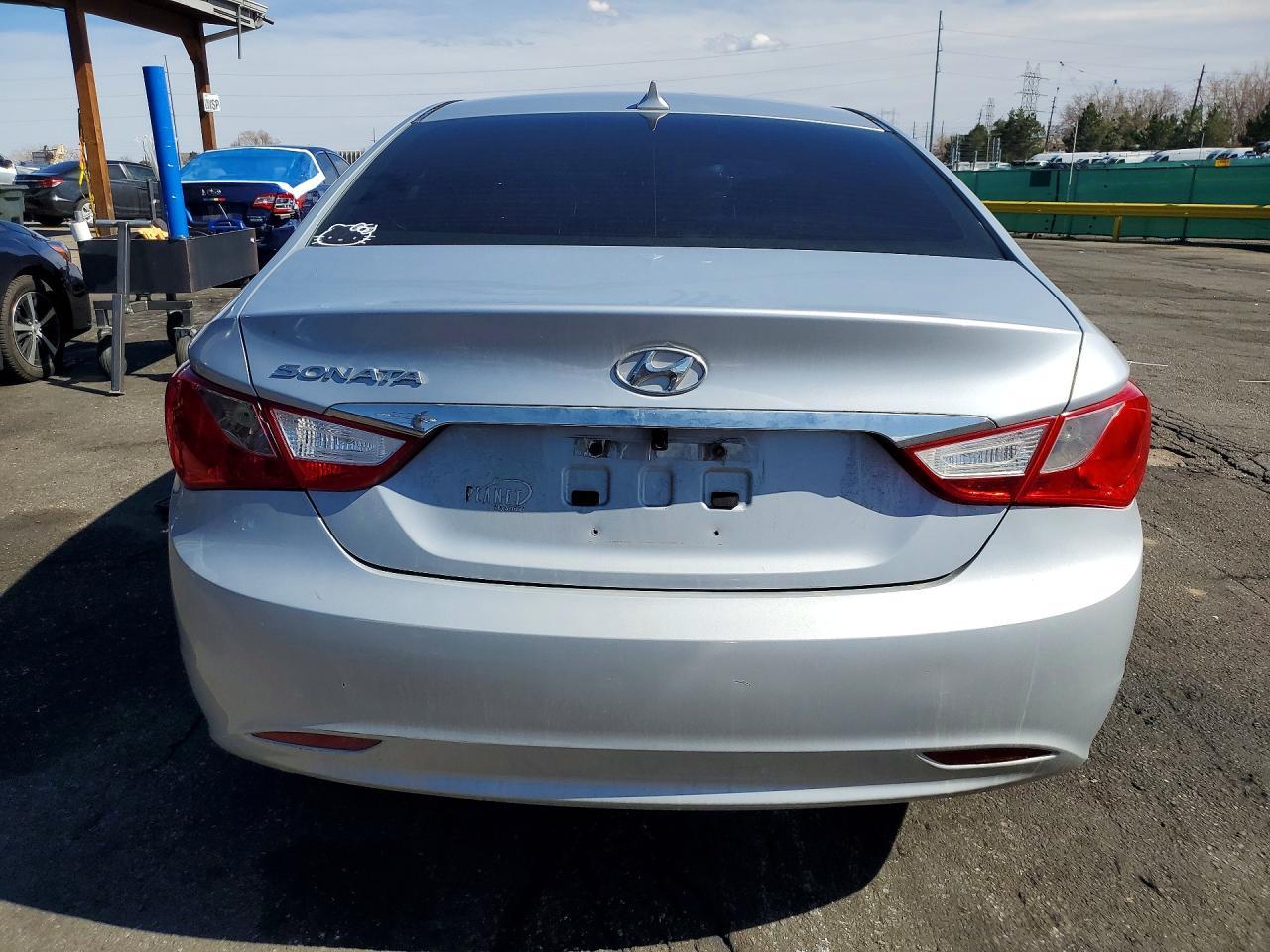 2012 Hyundai Sonata Gls - Image 6