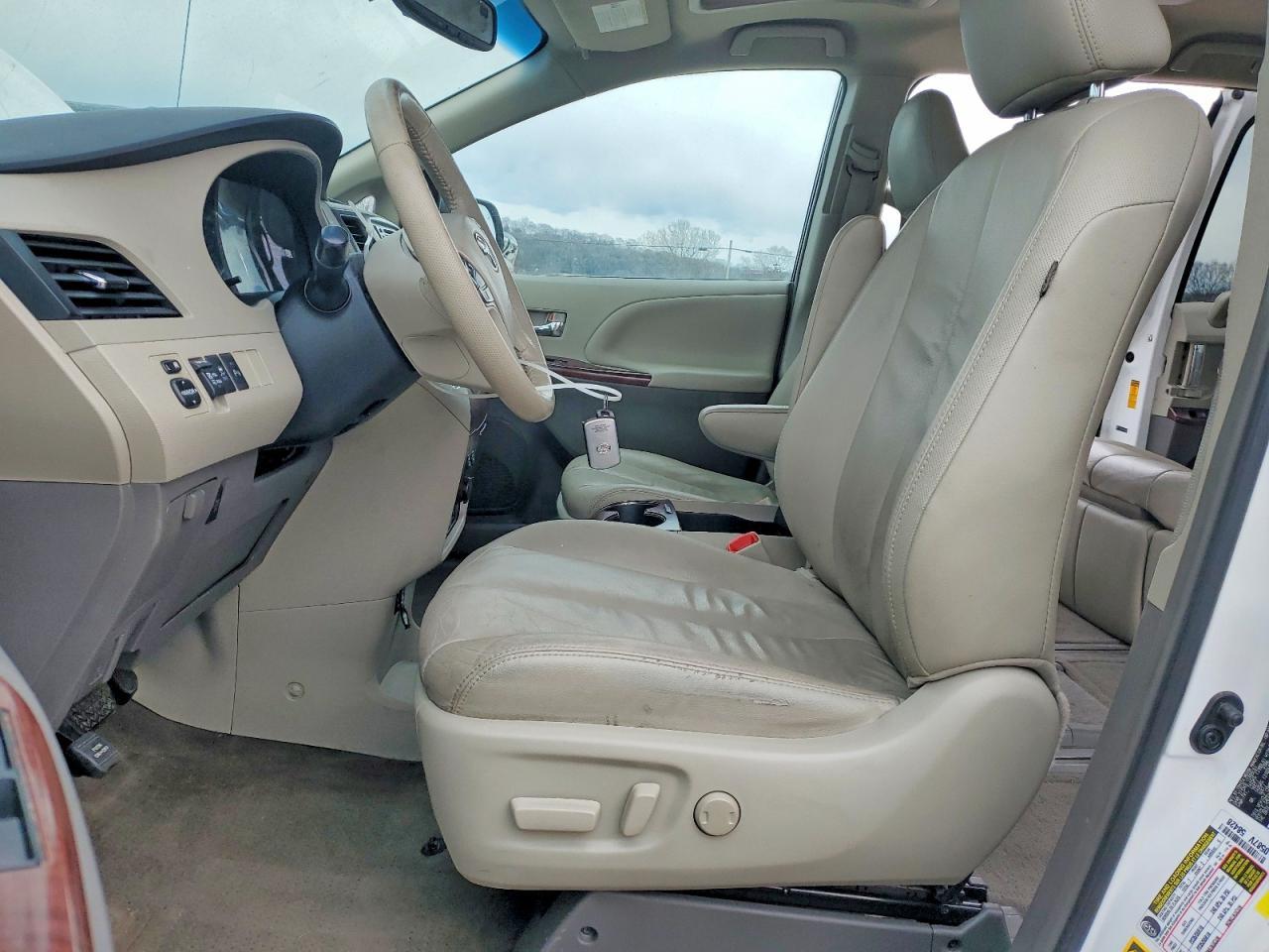 2013 Toyota Sienna Xle 7-Passenger - Image 7