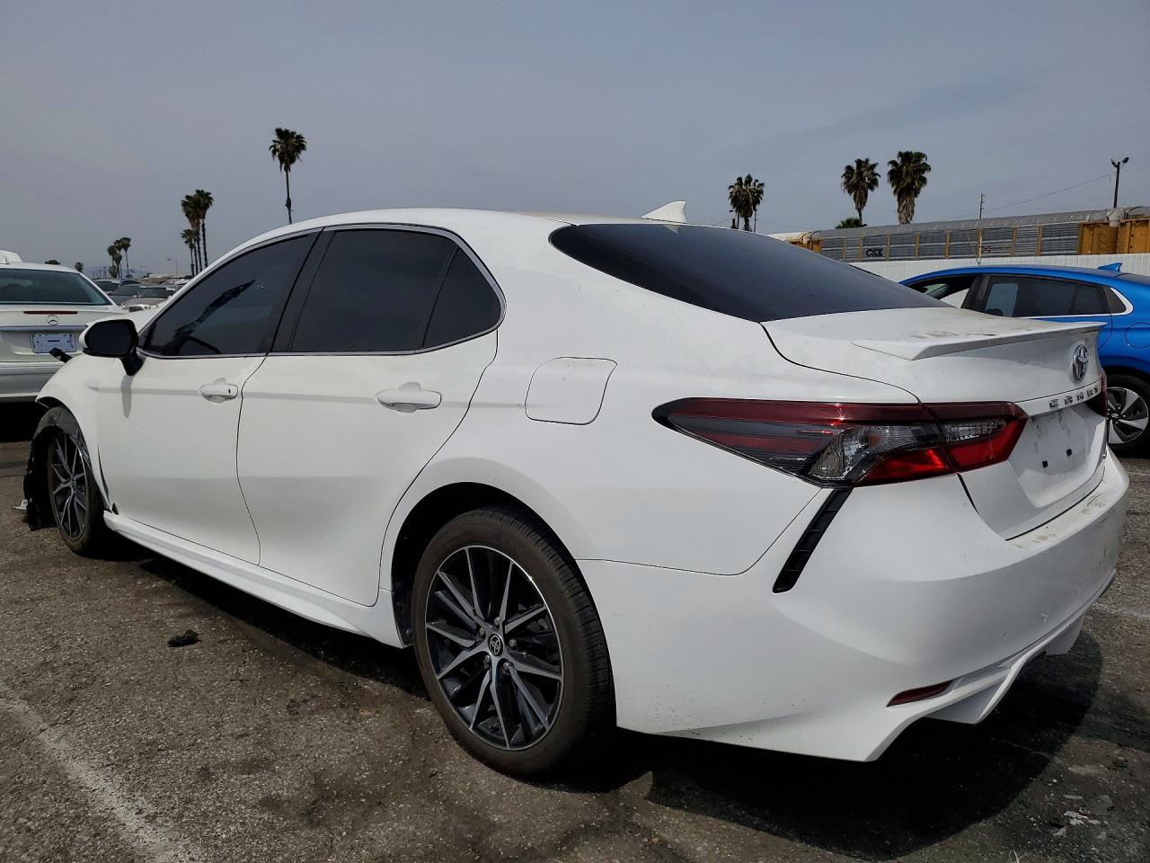 2024 Toyota Camry Se - Image 2