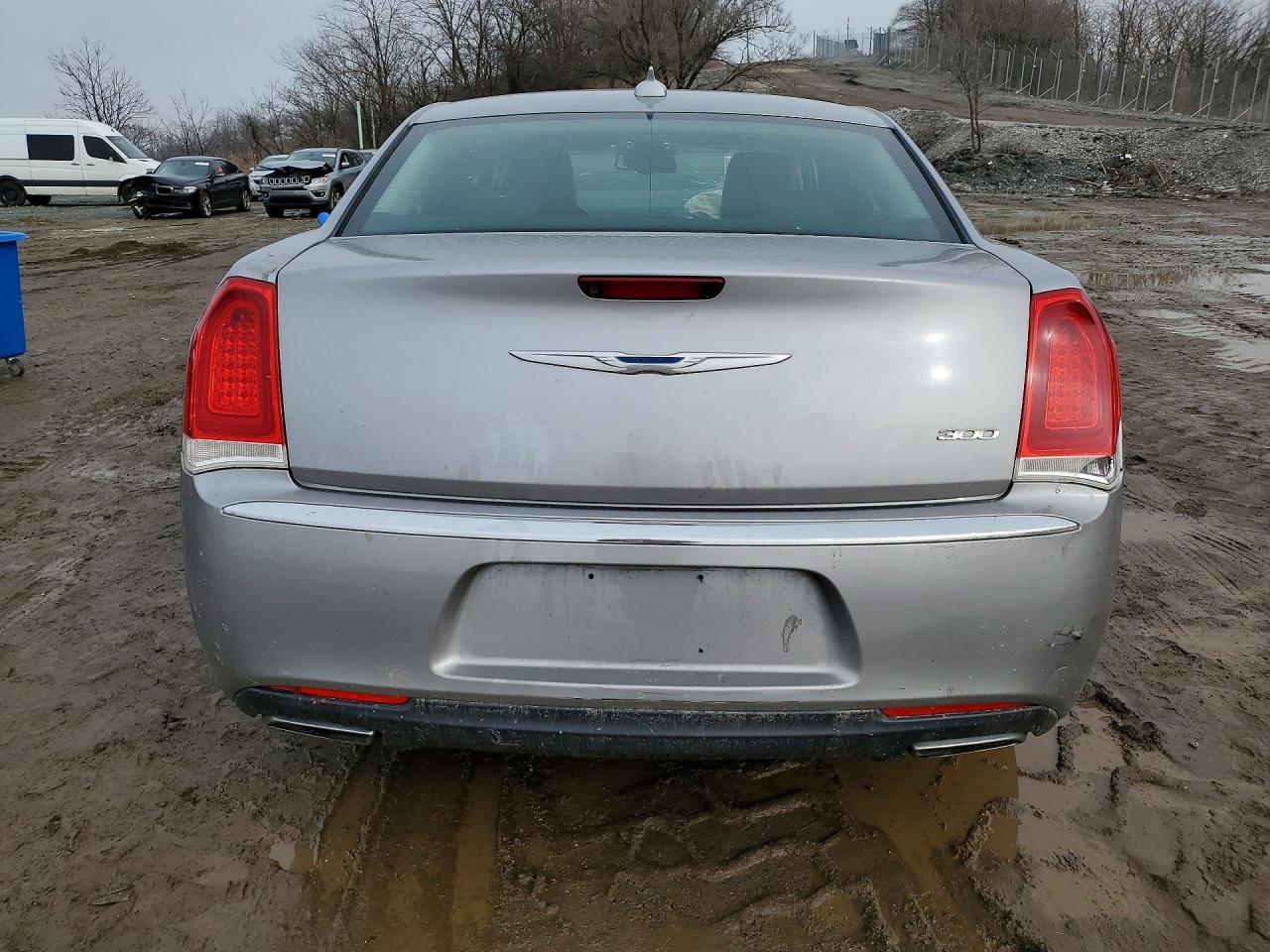 2018 Chrysler 300 Limited - Image 6