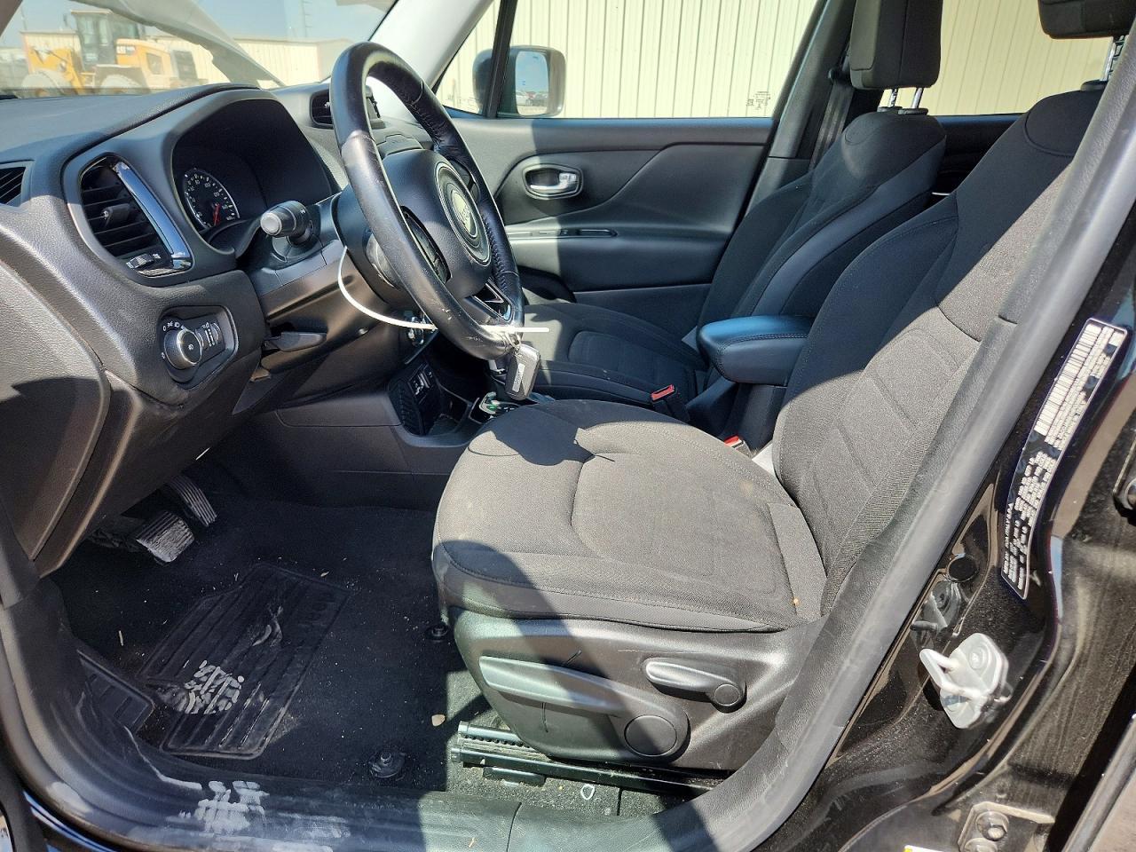 2017 Jeep Renegade Latitude - Image 7