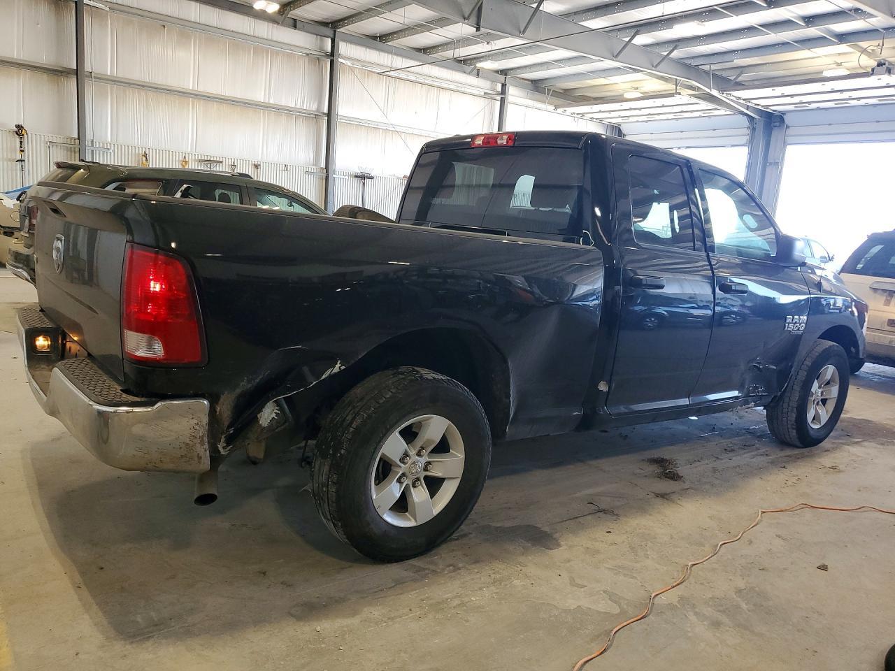 2024 Ram 1500 Classic Slt - Фото 3