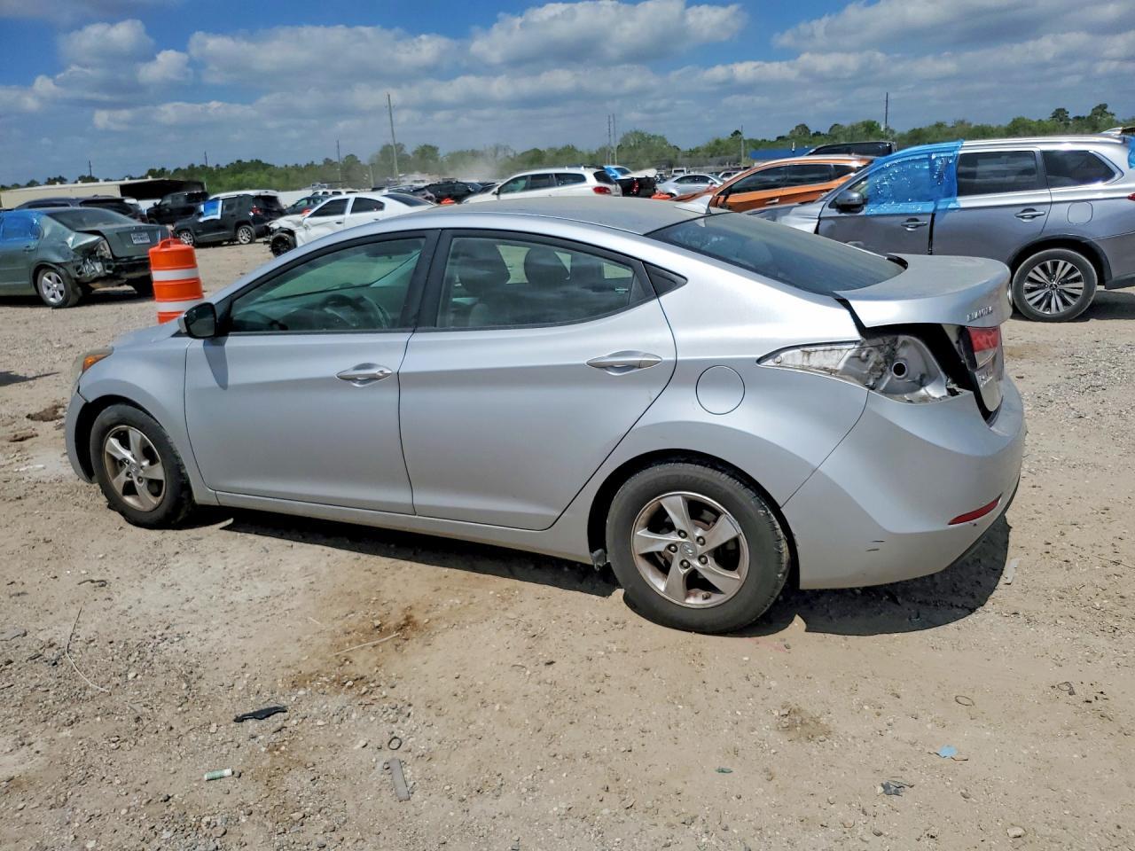 2014 Hyundai Elantra Se - Фото 2