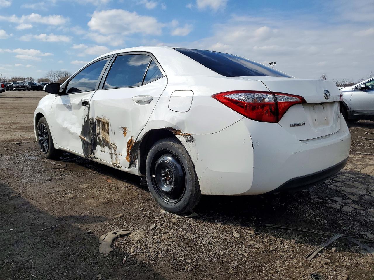 2015 Toyota Corolla Le - Фото 2