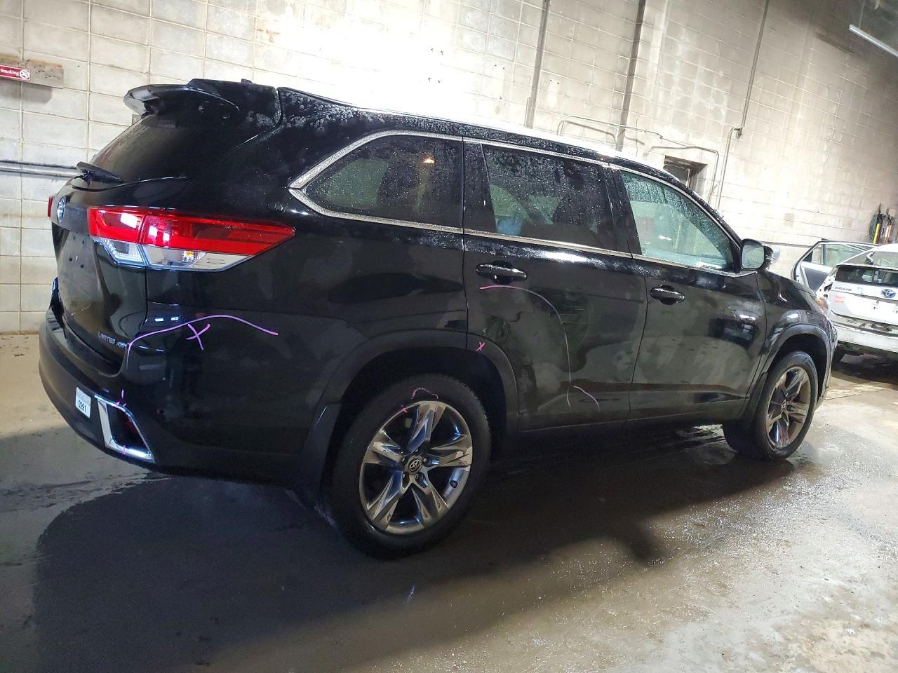 2018 Toyota Highlander Limited Platinum - Image 3