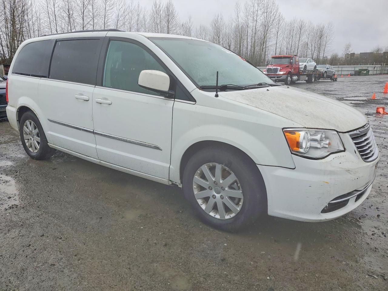 2015 Chrysler Town & Country Touring - Image 4