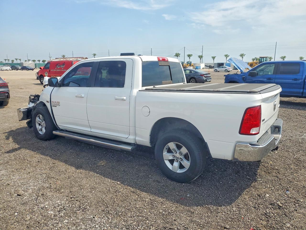 2019 Ram 1500 Classic Slt - Фото 2