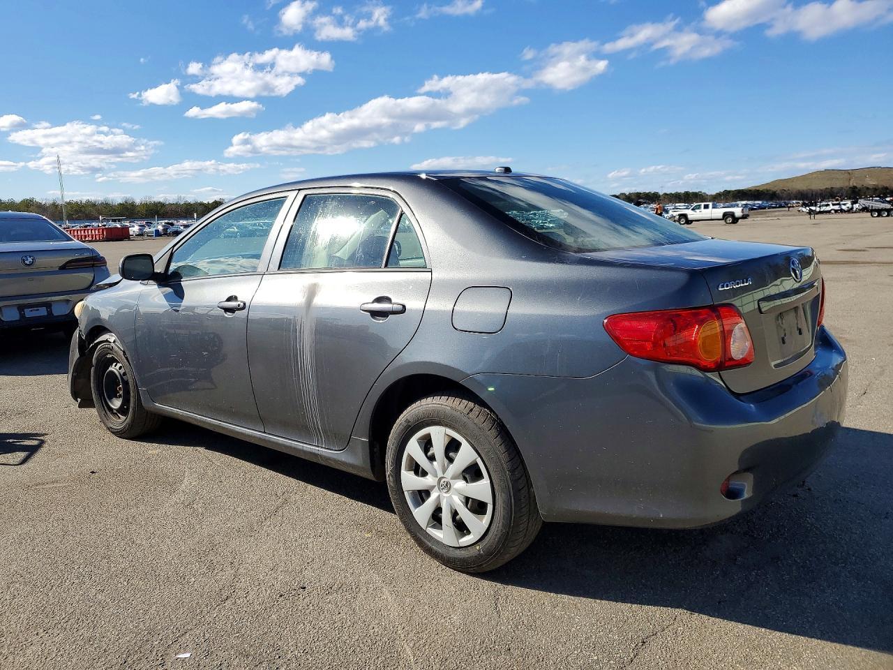 2010 Toyota Corolla Le - Фото 2