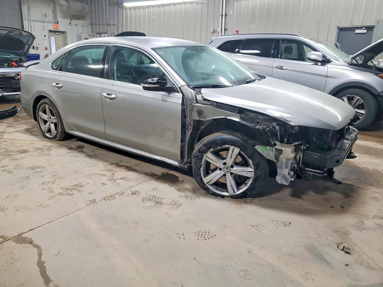 2013 Volkswagen Passat Se - Фото 4