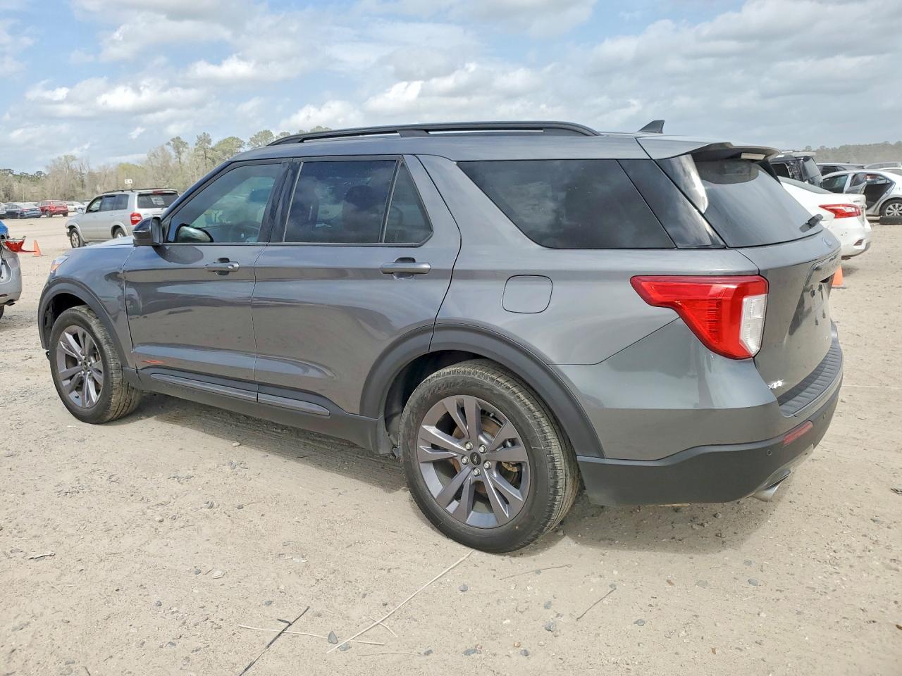 2024 Ford Explorer Xlt - Фото 2