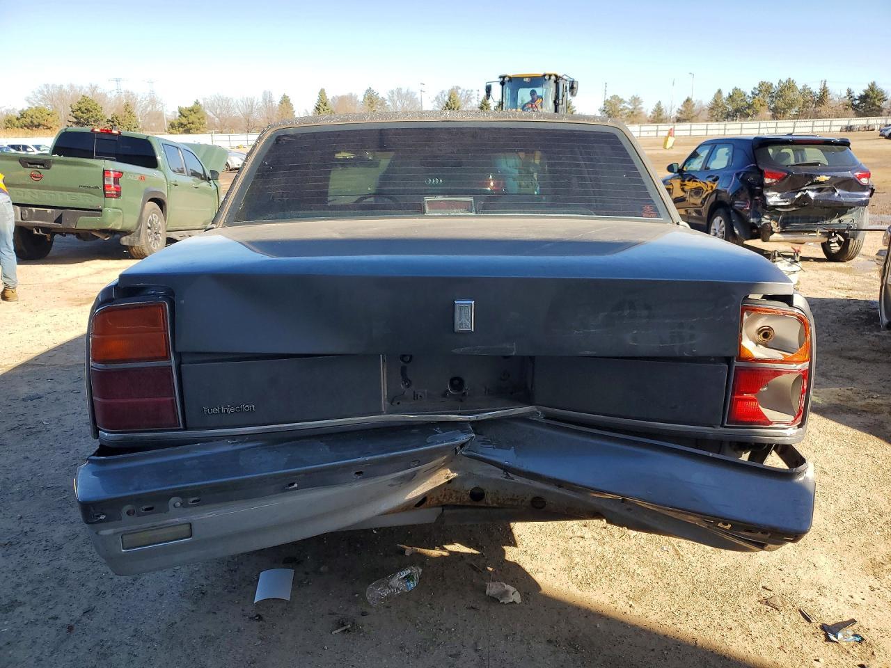 1987 Oldsmobile Delta 88 Royale Brougham - Фото 6