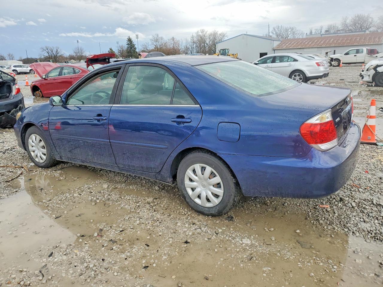 2005 Toyota Camry - Image 2