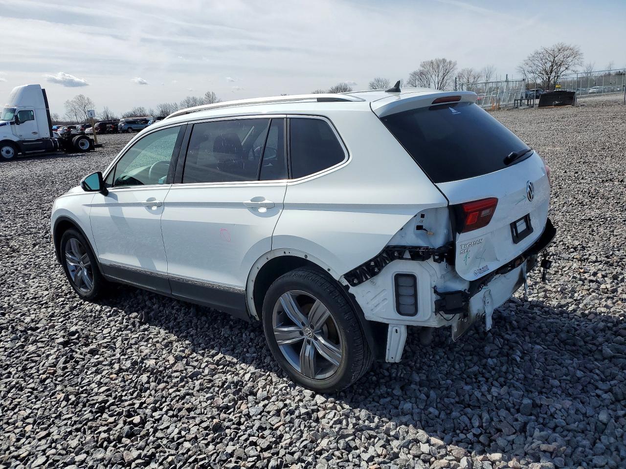 2020 Volkswagen Tiguan Se - Фото 2