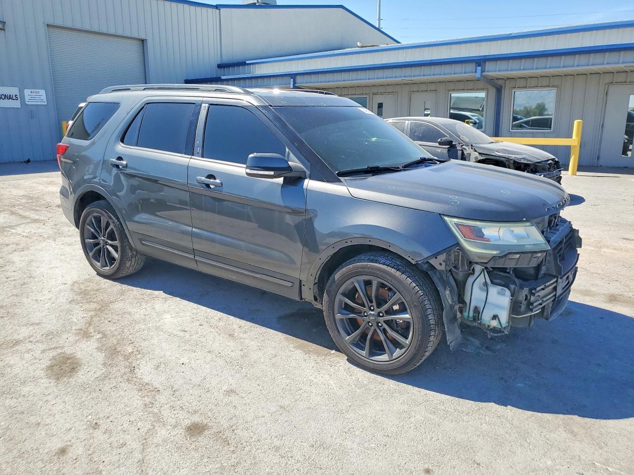 2017 Ford Explorer Xlt - Фото 4