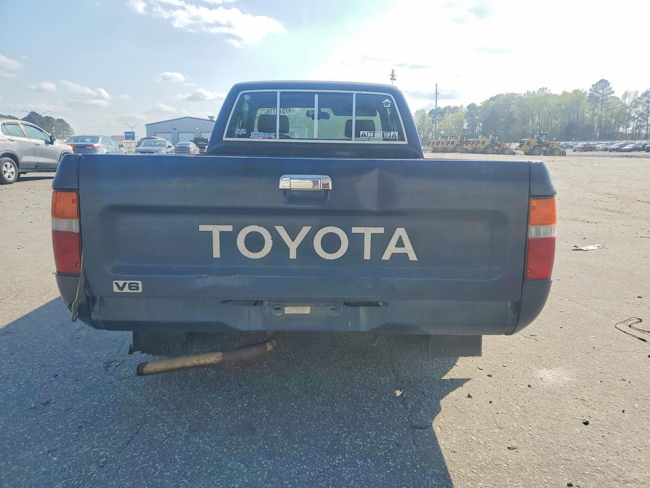 1990 Toyota Pickup Deluxe - Image 6