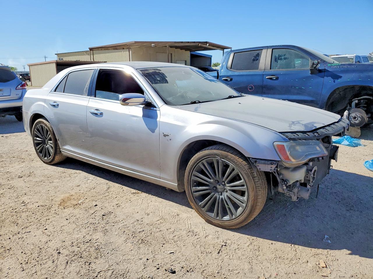 2011 Chrysler 300C - Фото 4