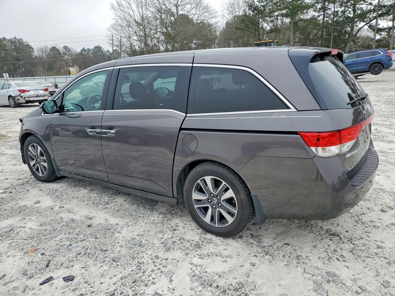 2016 Honda Odyssey Touring - Фото 2