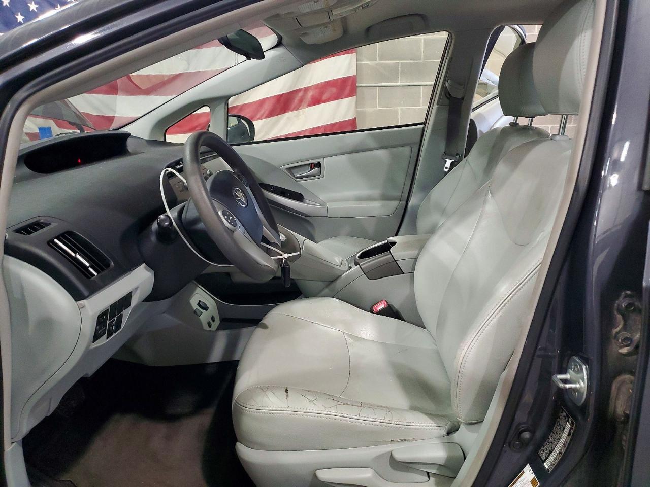 2013 Toyota Prius Two - Image 7