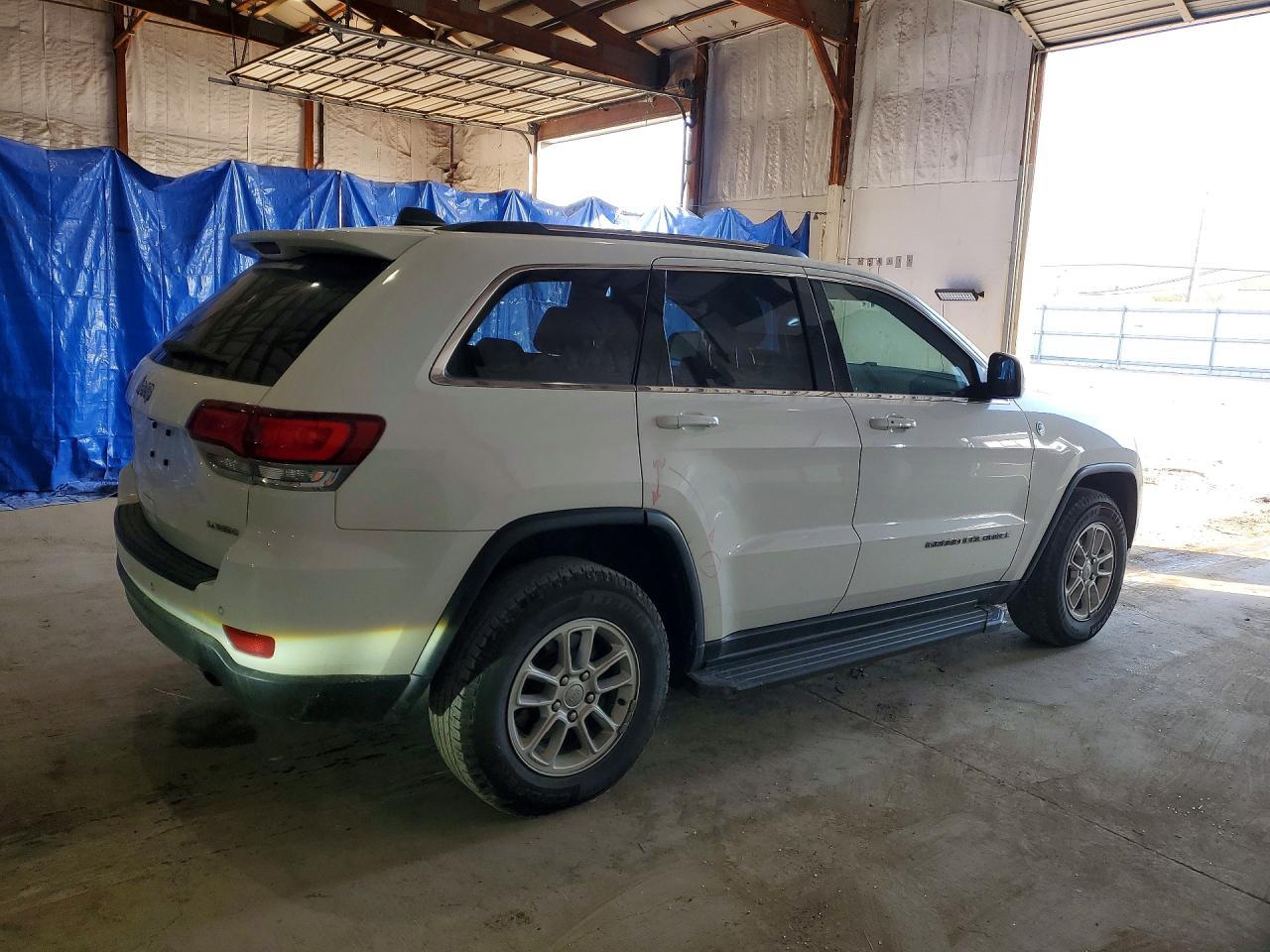 2020 Jeep Grand Cherokee Laredo - Image 3