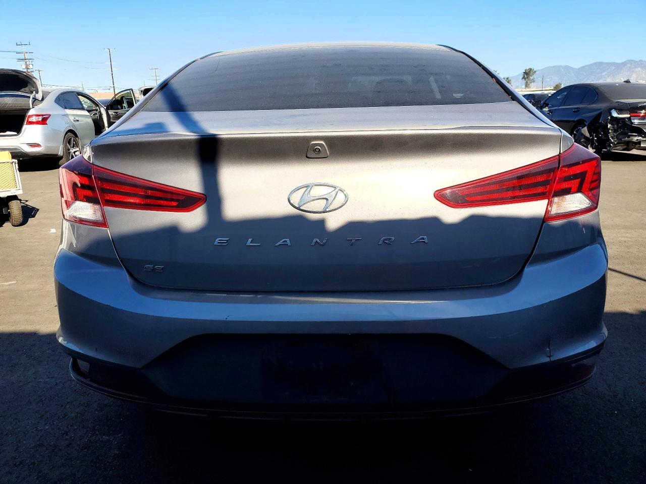 2020 Hyundai Elantra Se - Фото 6
