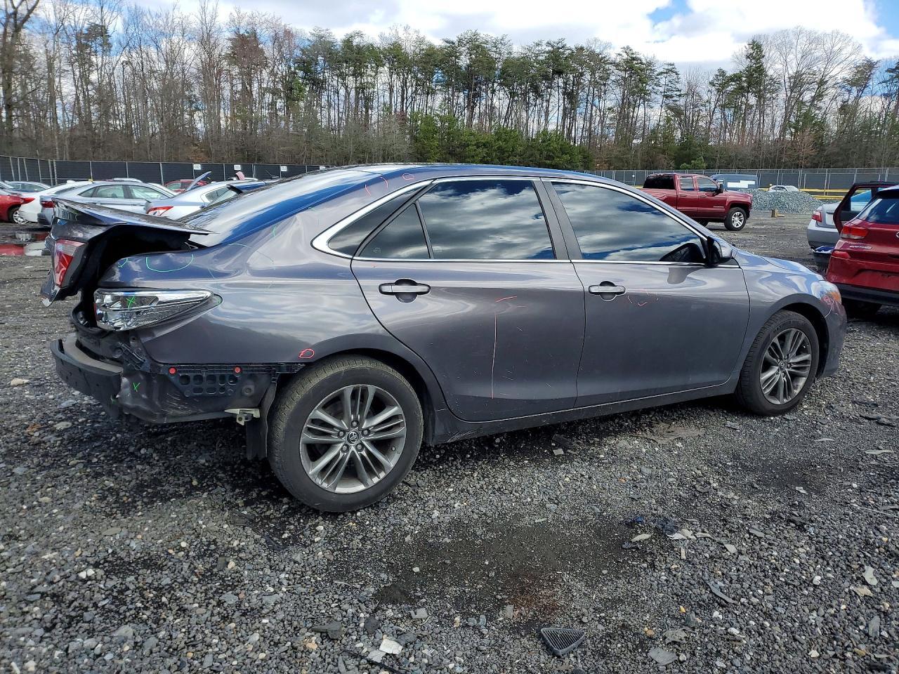 2015 Toyota Camry Se - Фото 3