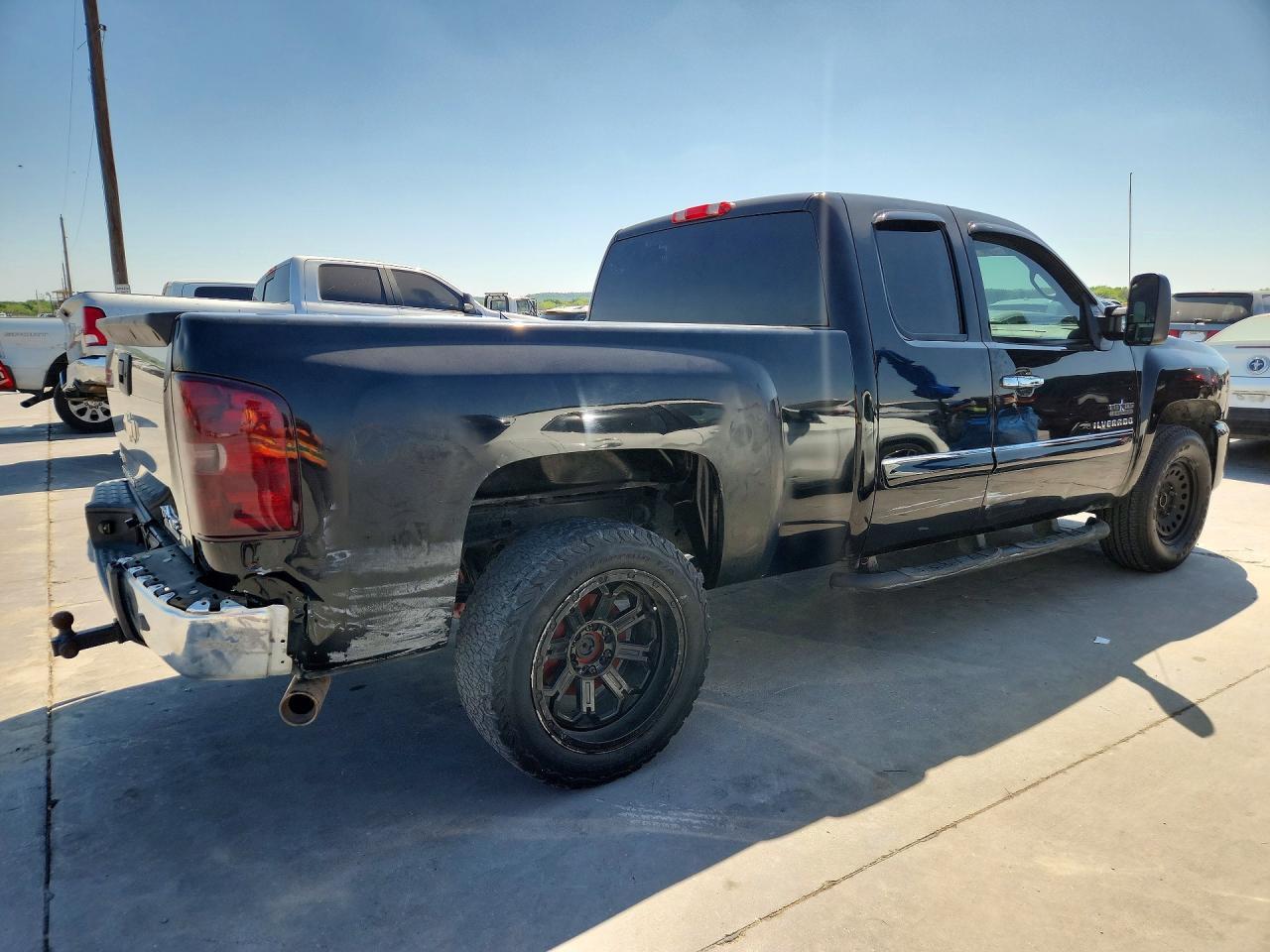 2010 Chevrolet Silverado C1500 Lt - Image 3