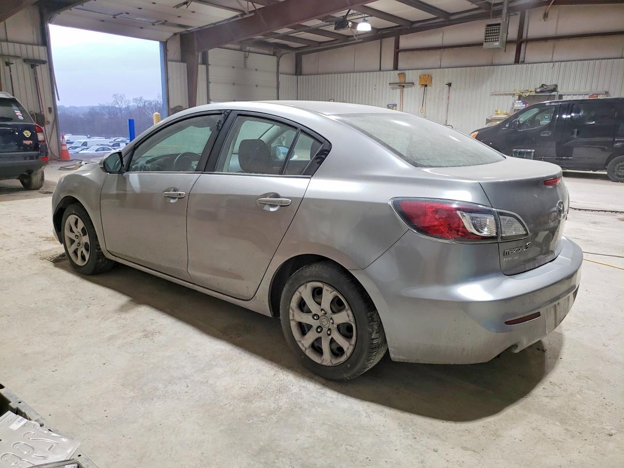2013 Mazda 3 I - Image 2