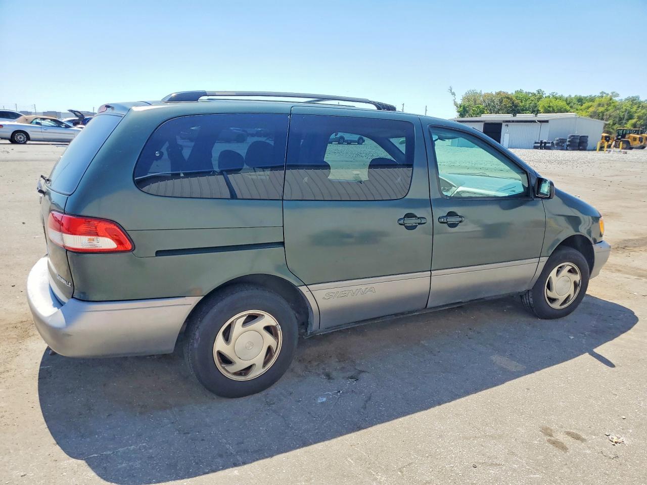 2001 Toyota Sienna Le - Фото 3