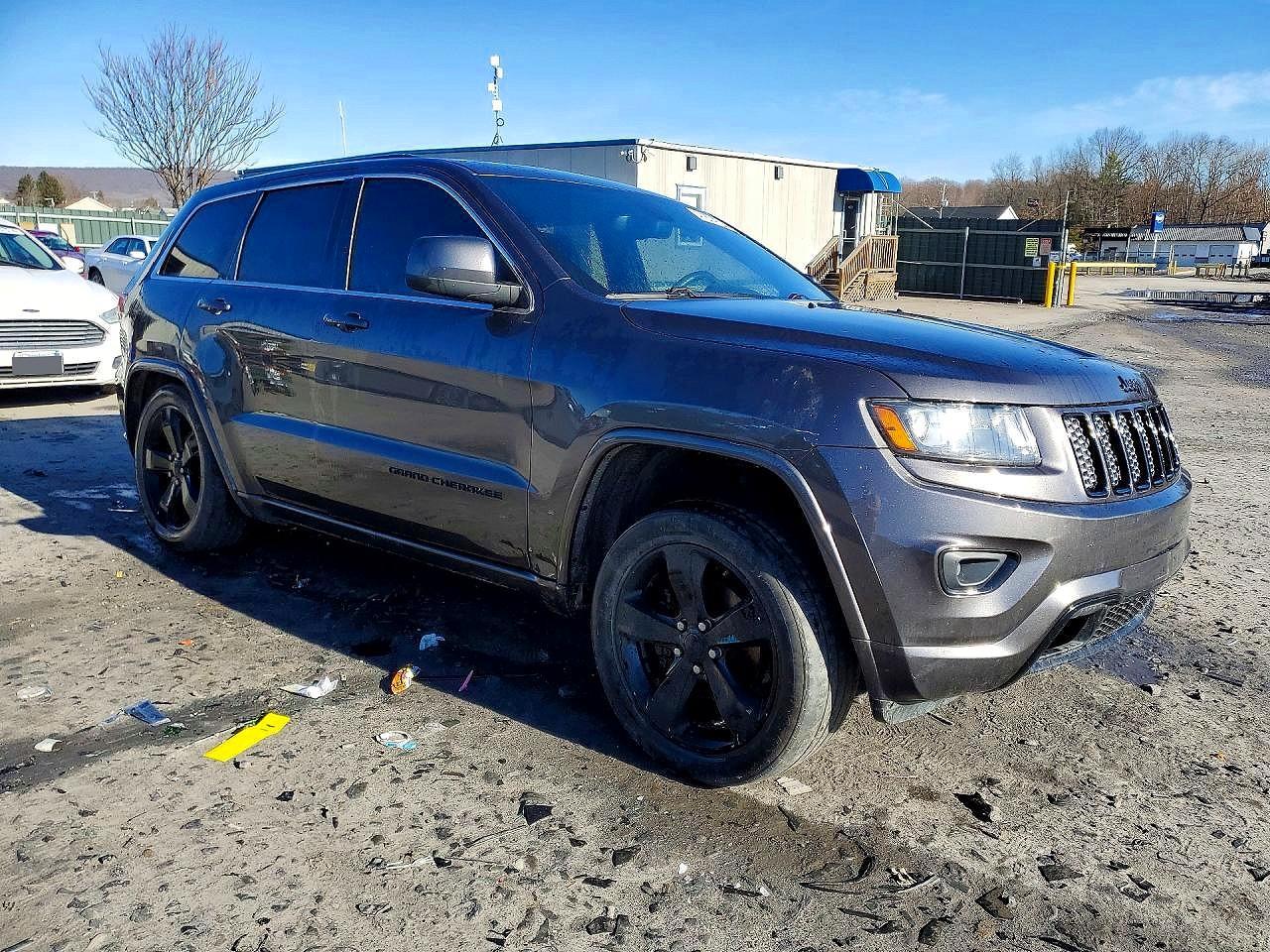 2015 Jeep Grand Cherokee Laredo - Image 4