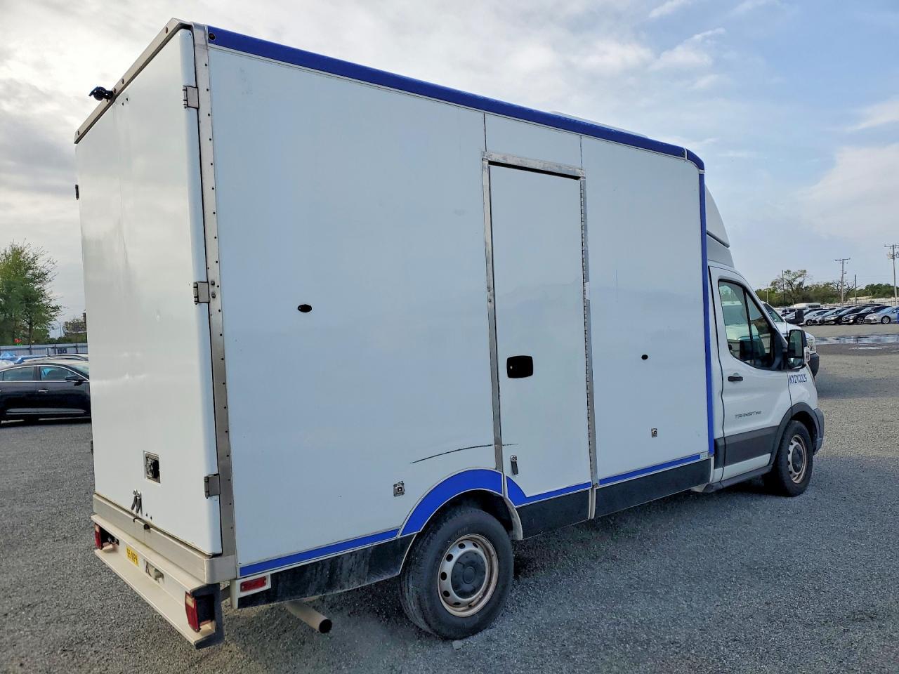 2020 Ford Transit Delivery Truck - Фото 3
