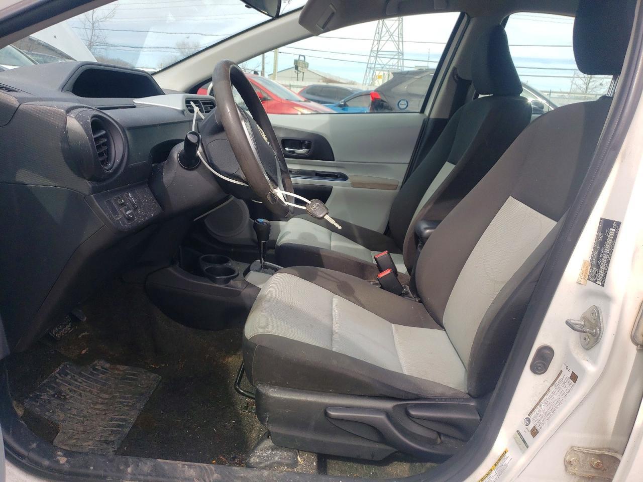 2012 Toyota Prius C One - Фото 7