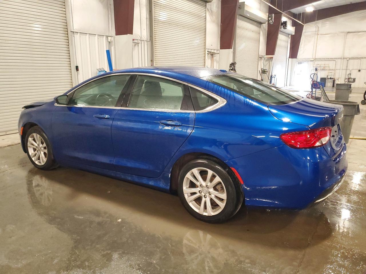 2015 Chrysler 200 Limited - Фото 2