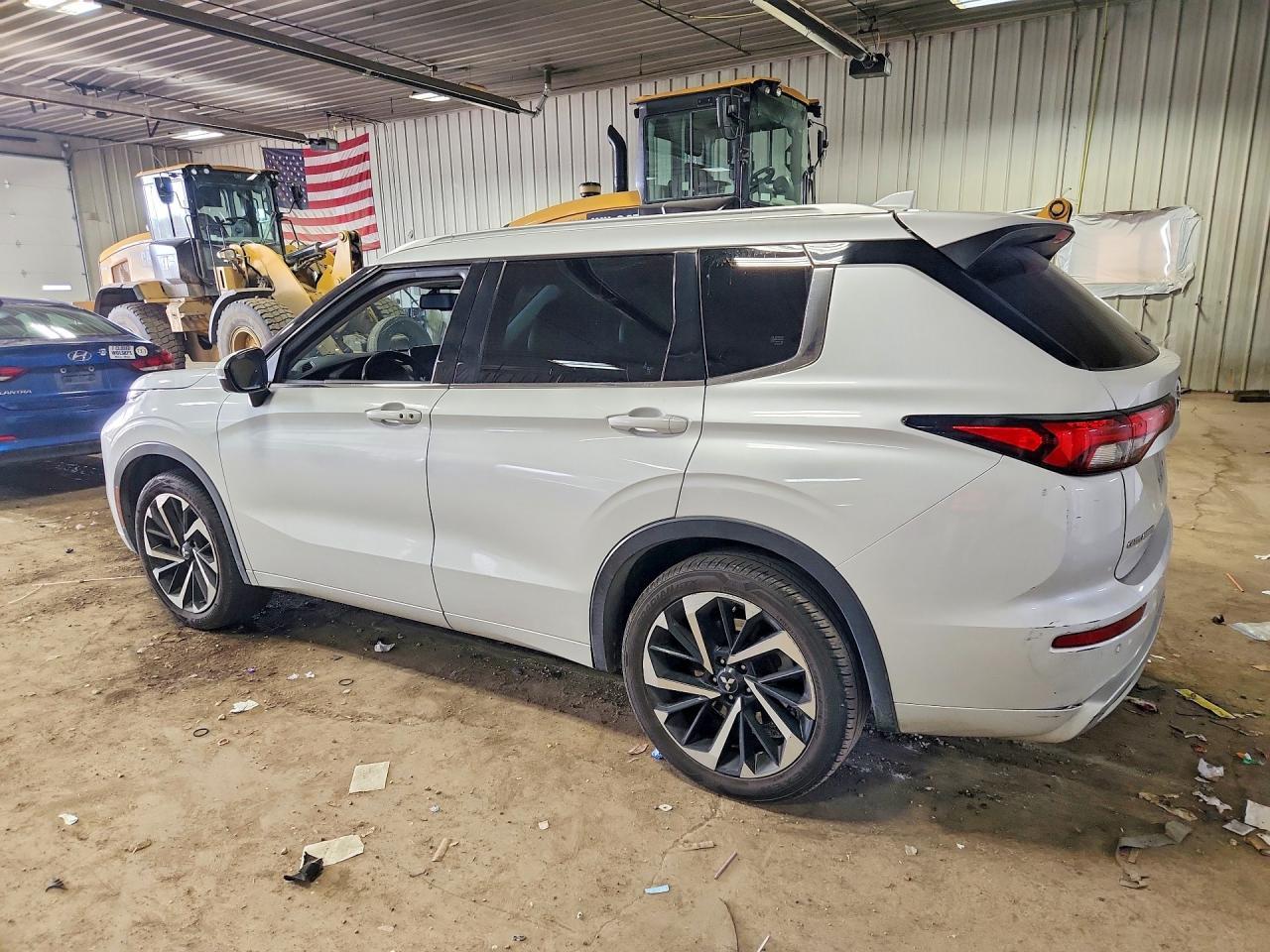 2022 Mitsubishi Outlander Sel - Фото 2