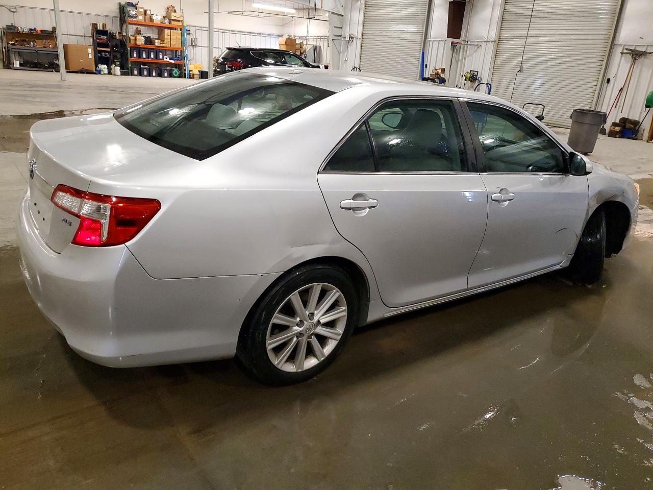 2014 Toyota Camry Xle V6 - Image 3