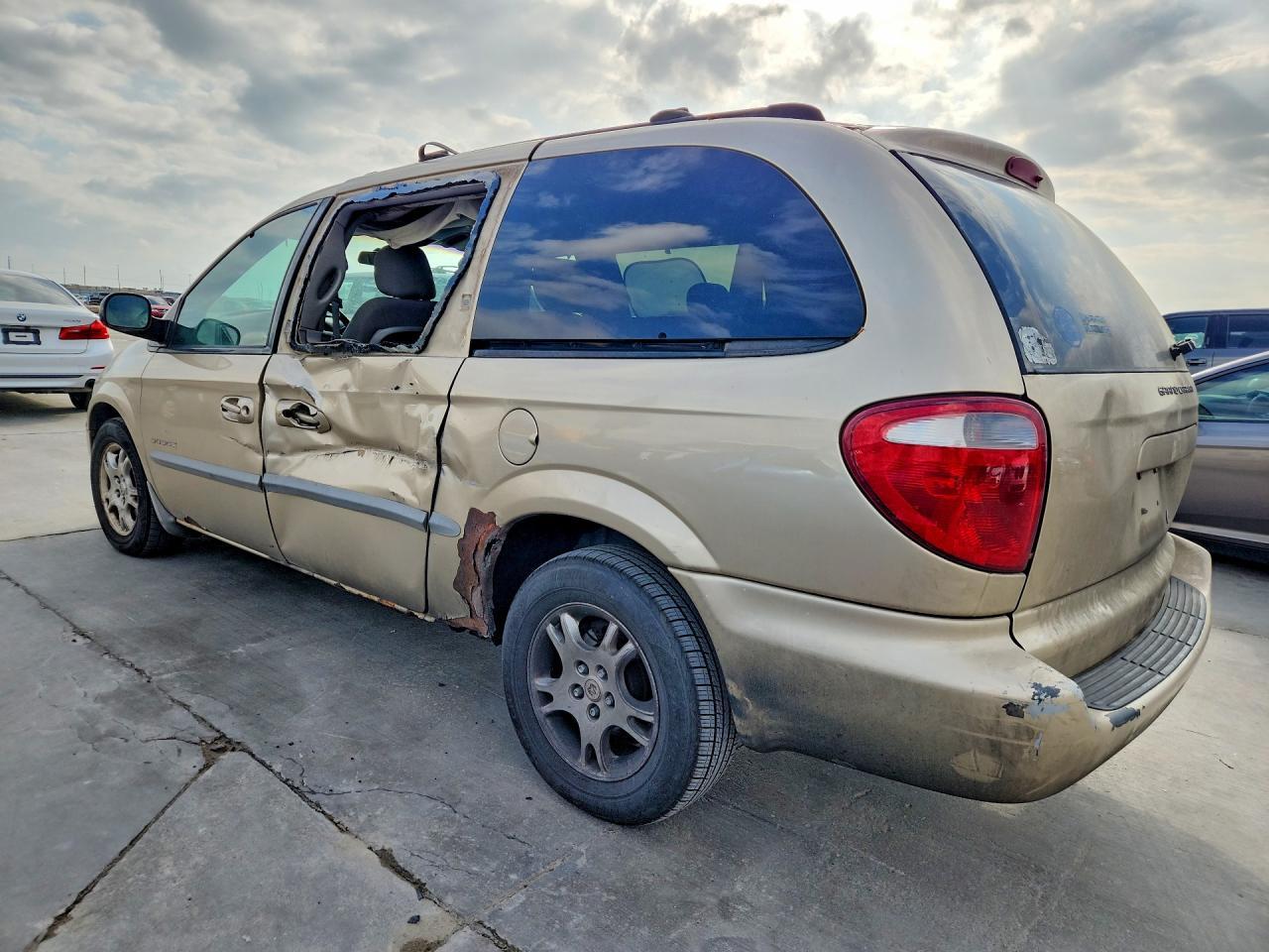 2001 Dodge Grand Caravan Sport - Фото 2