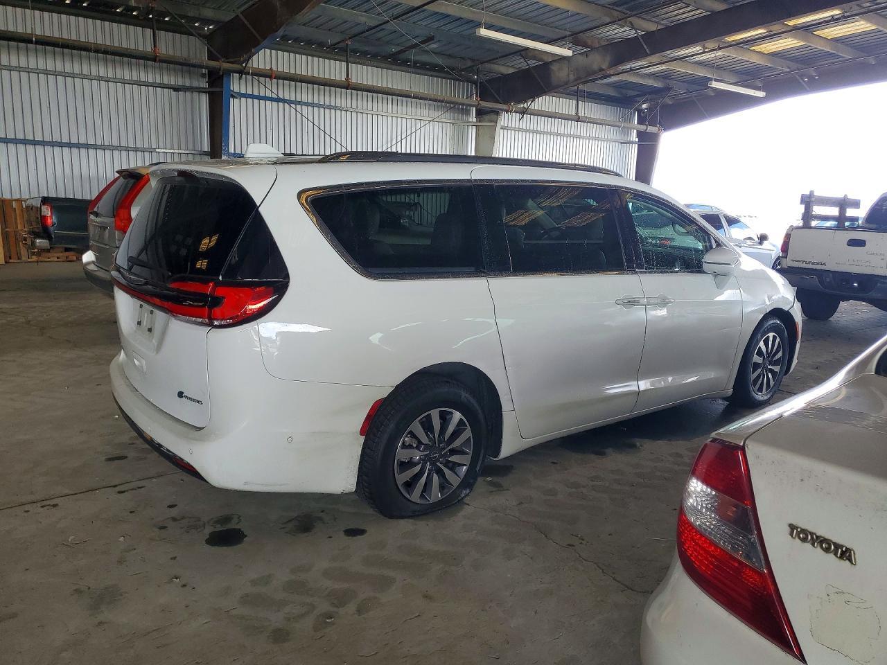 2021 Chrysler Pacifica Hybrid Touring L - Фото 3