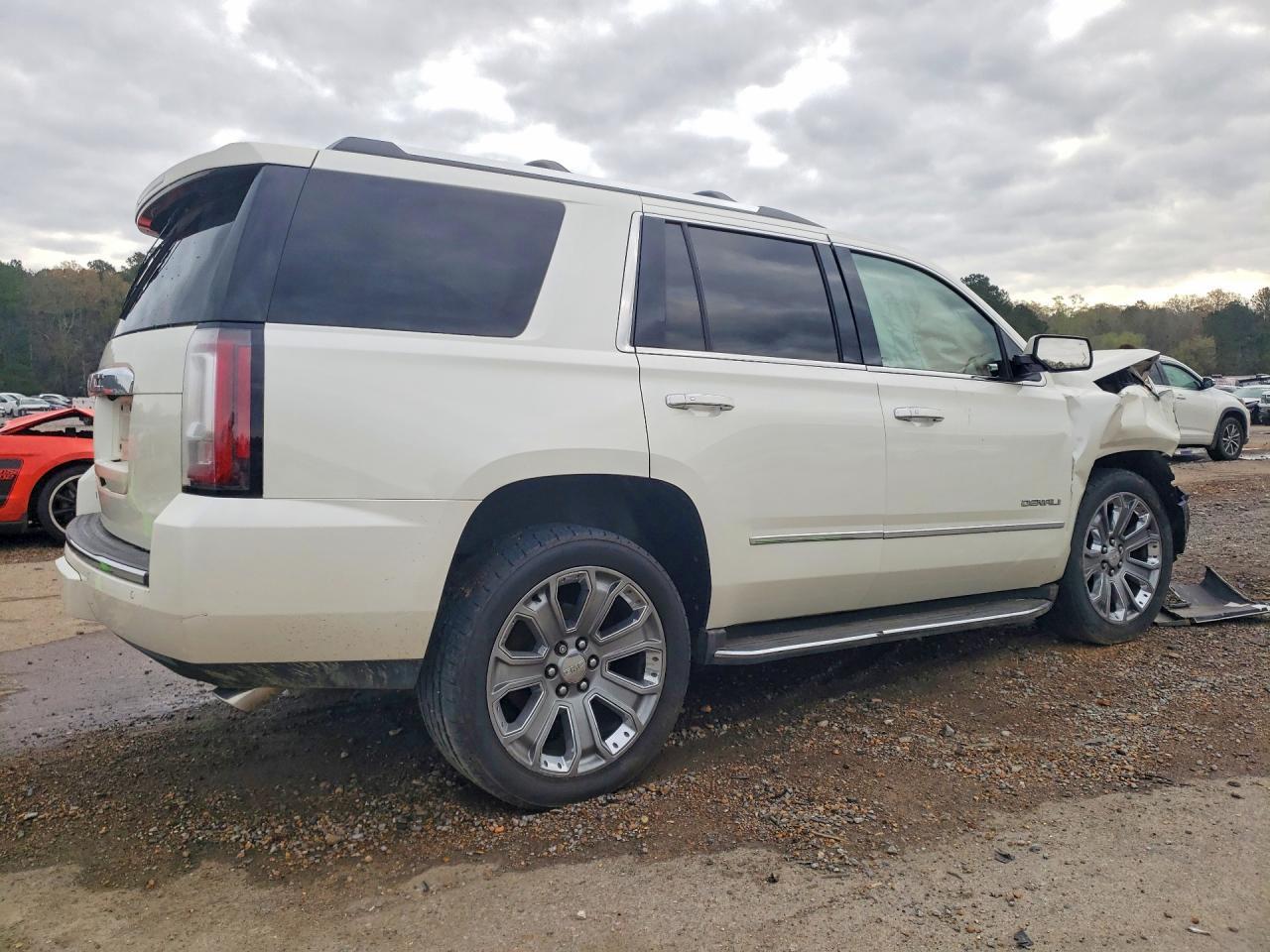 2015 GMC Yukon Denali - Фото 3