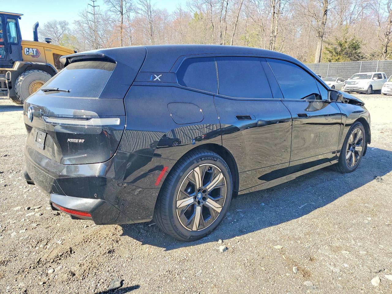 2023 BMW Ix xDrive50 - Фото 3