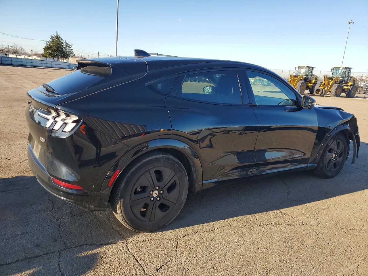 2022 Ford Mustang Mach-E California Route 1 - Фото 3