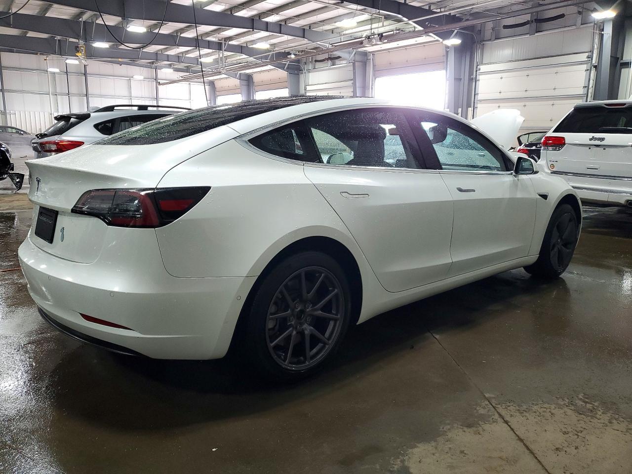 2020 Tesla Model 3 - Фото 3