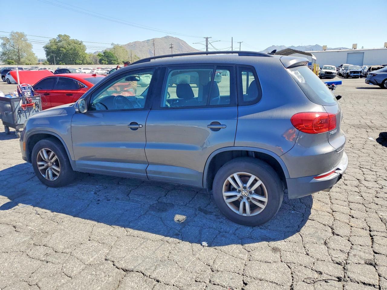2015 Volkswagen Tiguan S - Фото 2