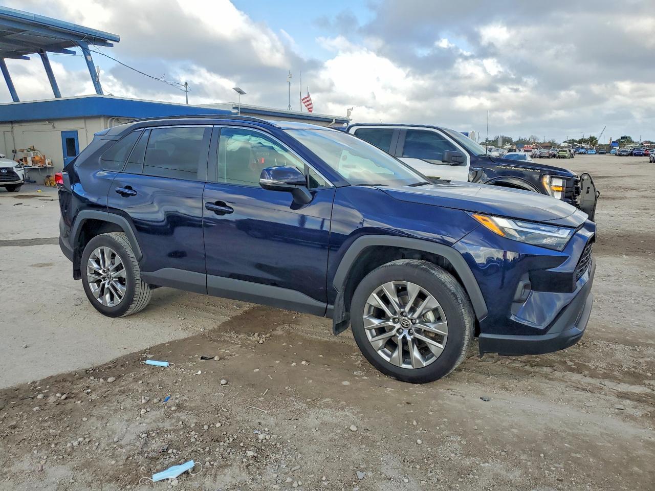 2024 Toyota Rav4 Xle Premium - Image 4