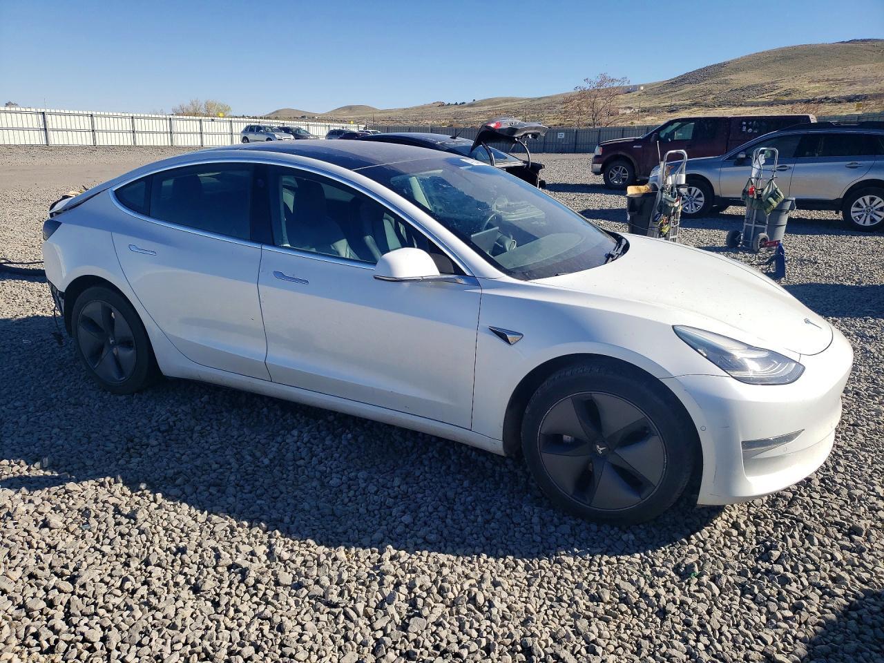 2020 Tesla Model 3 - Фото 4
