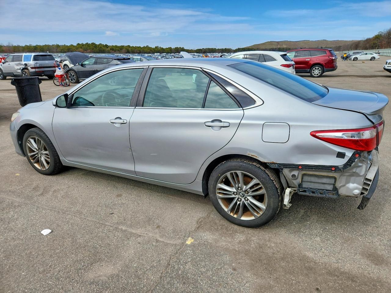 2016 Toyota Camry Se - Фото 2