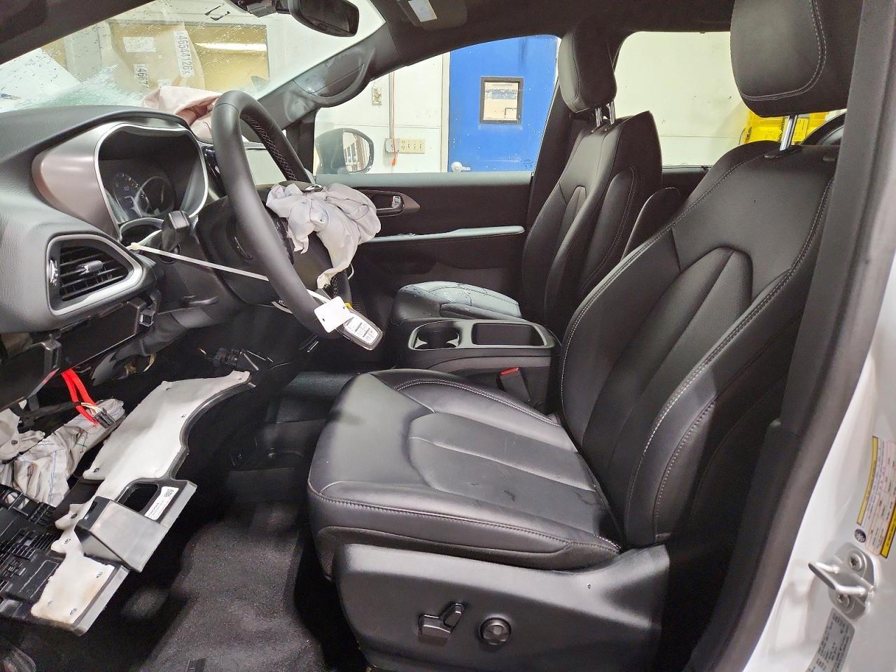 2025 Chrysler Voyager Lx - Фото 7
