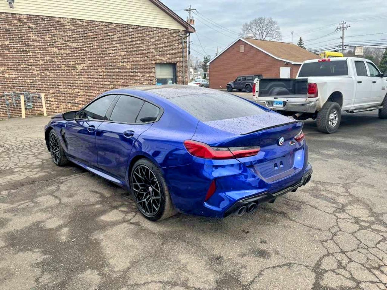 2023 BMW M8 - Фото 2