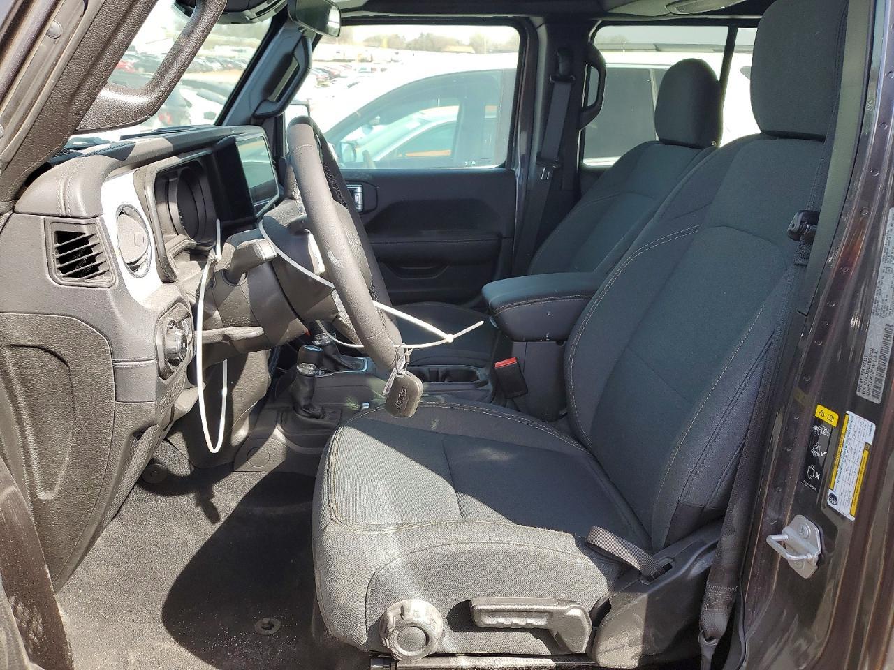 2025 Jeep Wrangler Sahara - Фото 7