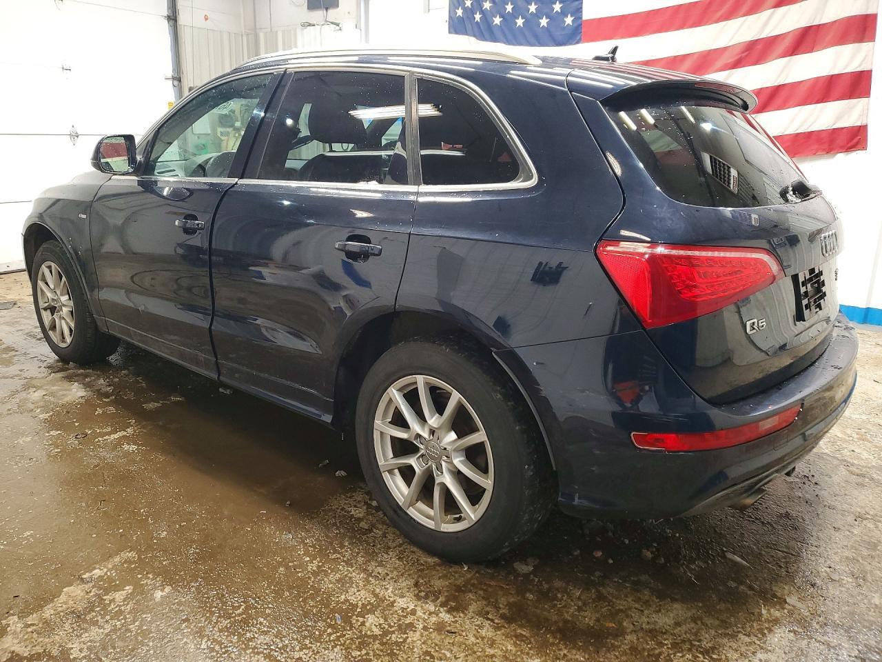 2010 Audi Q5 Premium Plus - Image 2