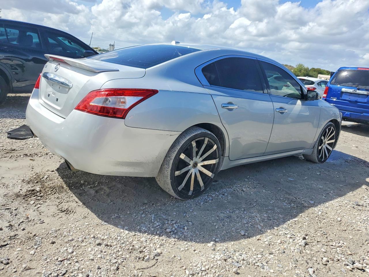 2011 Nissan Maxima 3.5 S - Фото 3